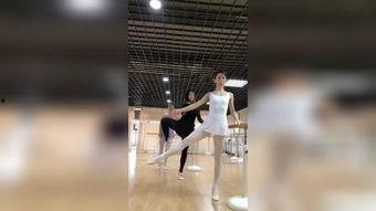 男女双人柔术视频做爰,男女双人技巧演绎爱意缠绵