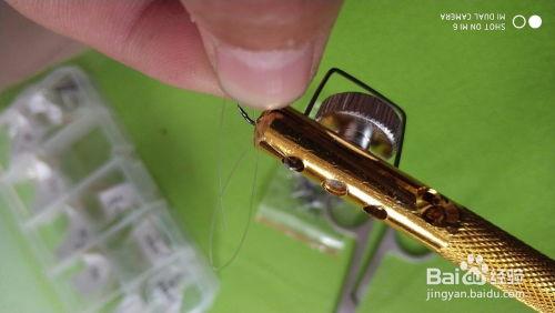 绑鱼钩器视频,跟随视频学习高效绑钩方法