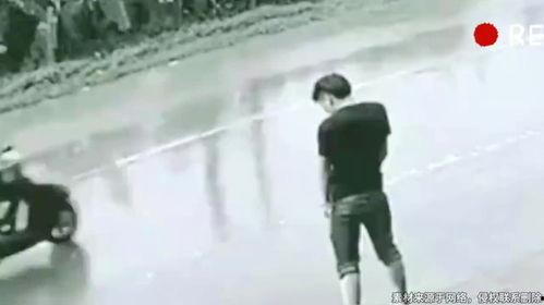 男人随地小便视频,男子公然随地小便引发热议